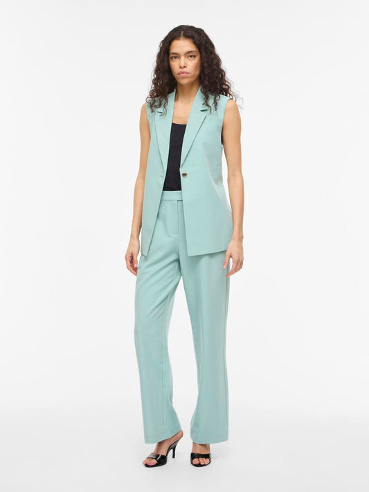 model_shot-front_full