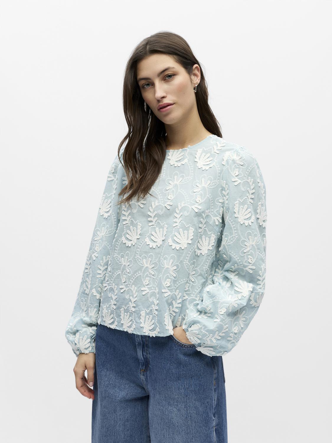 model_shot-front