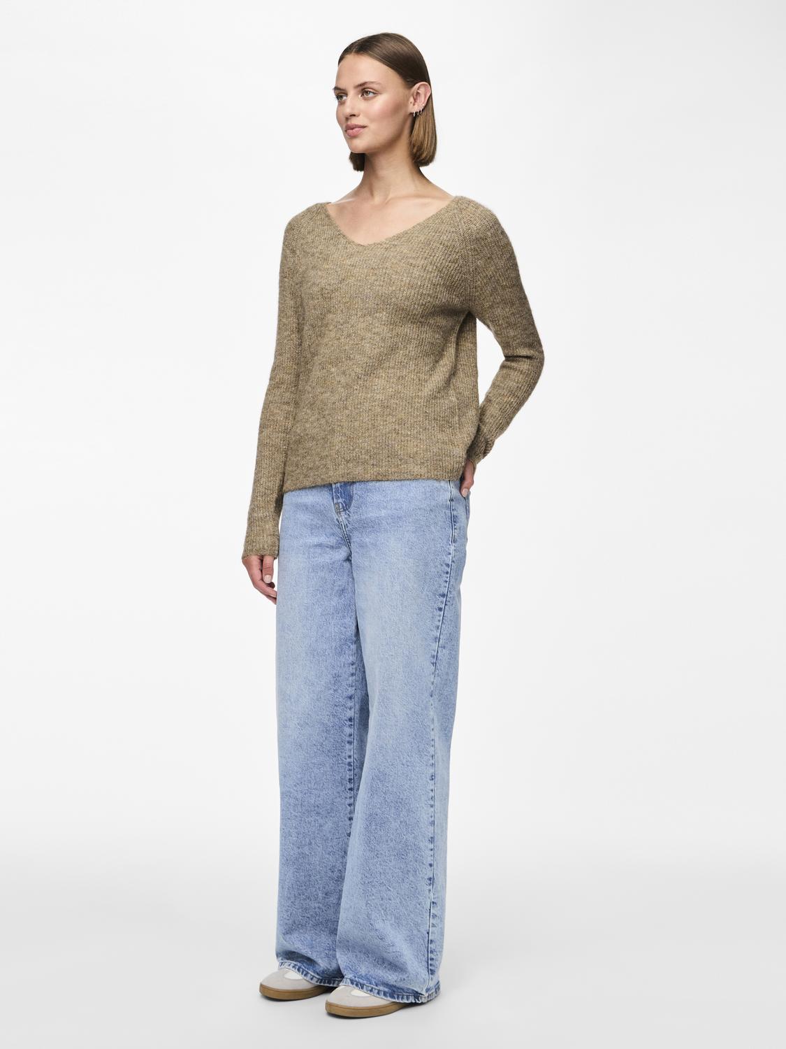 model_shot-front_full