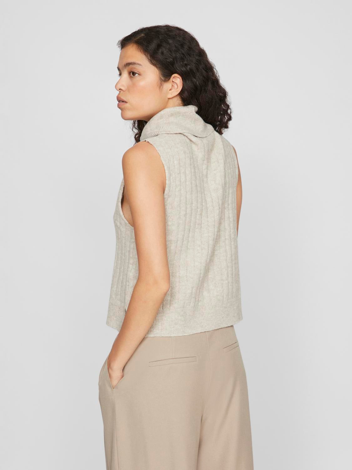 model_shot-back
