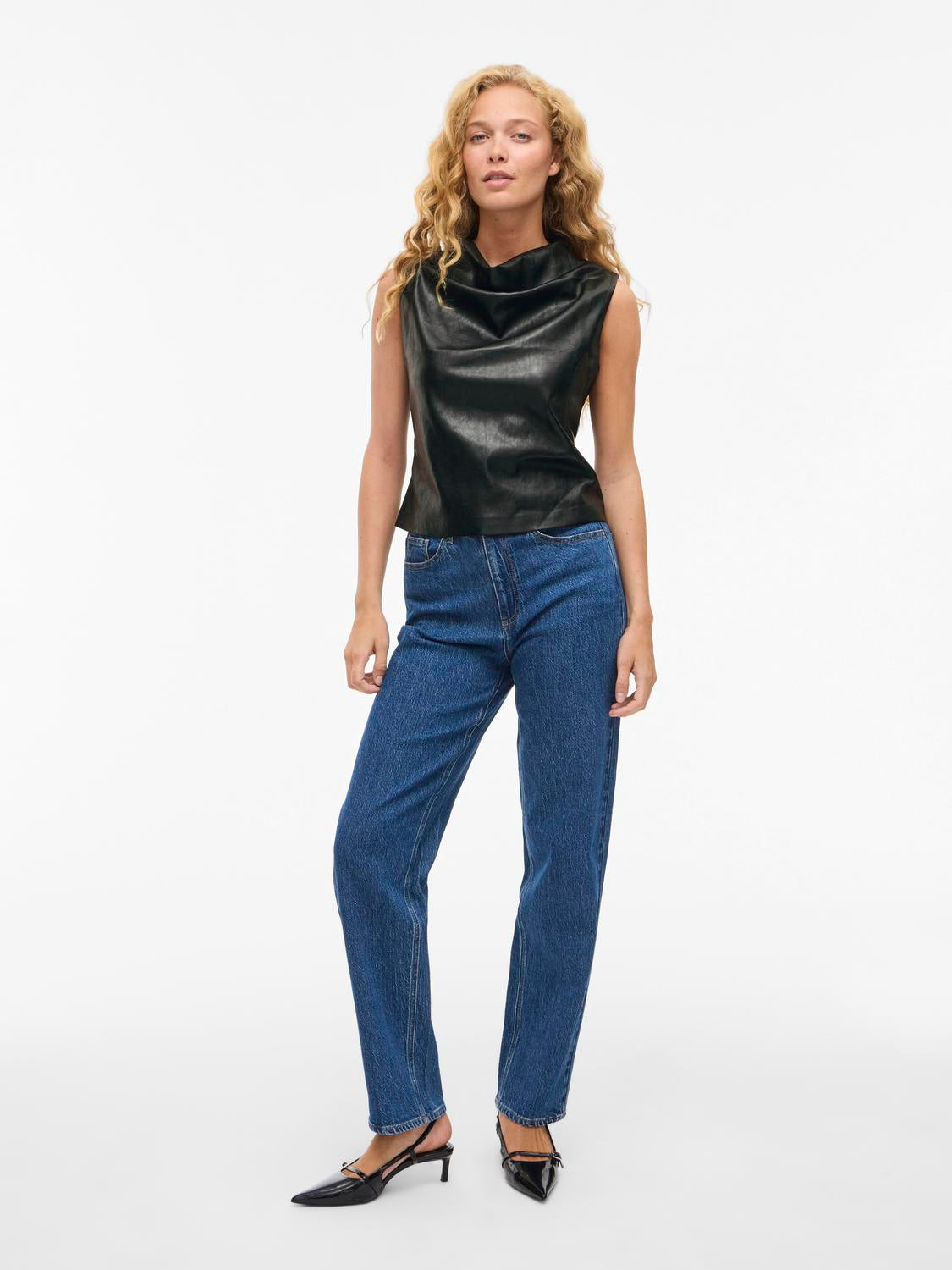 model_shot-front_full