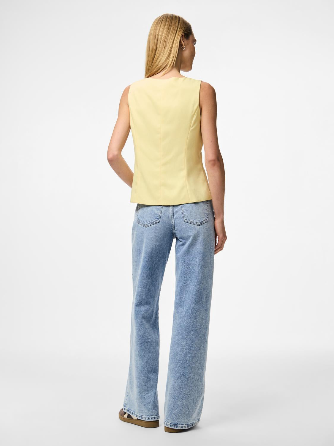 model_shot-back