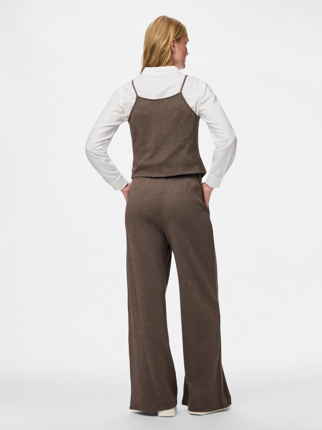 model_shot-back