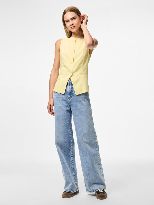 model_shot-front_full