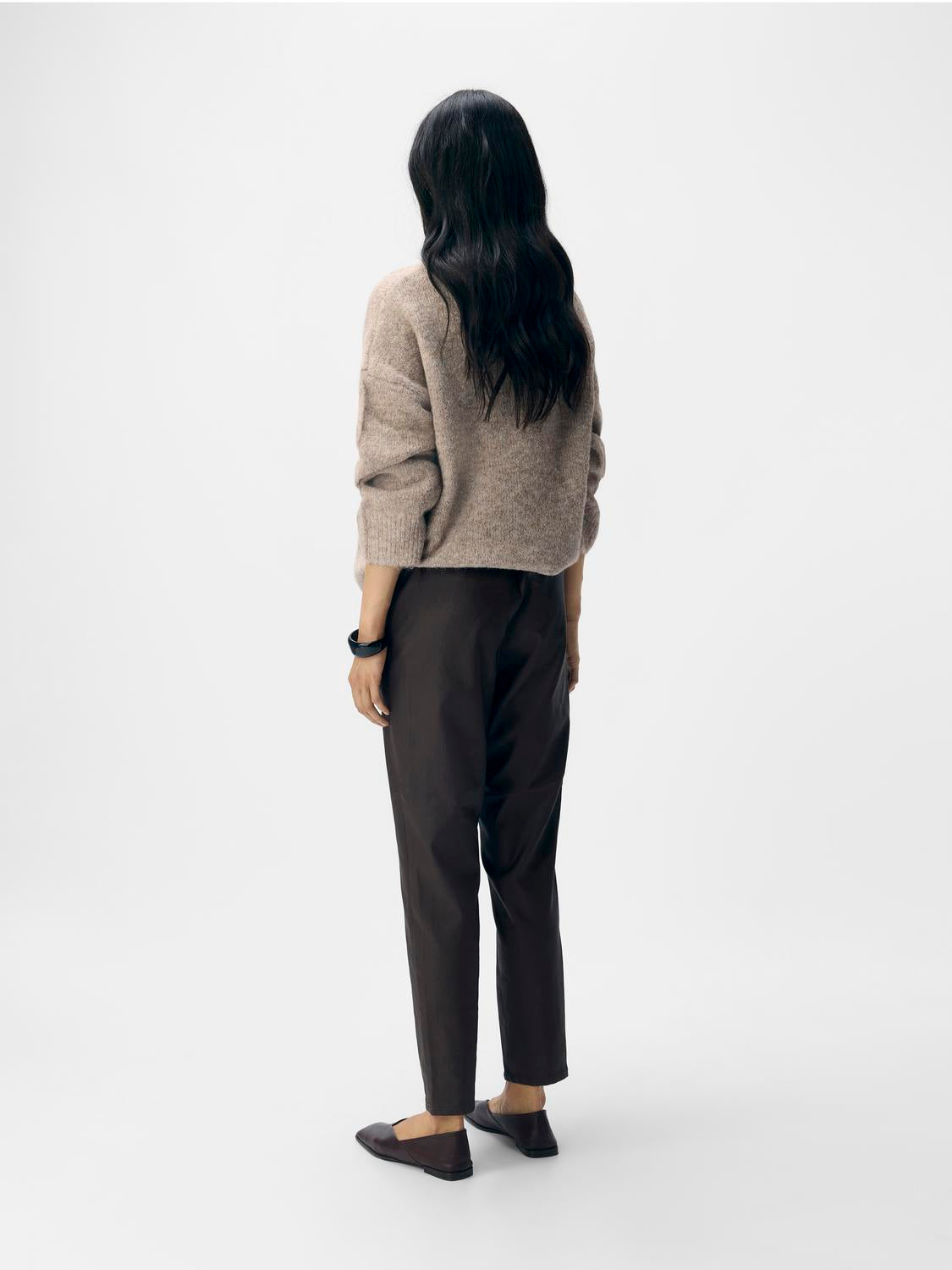 model_shot-back