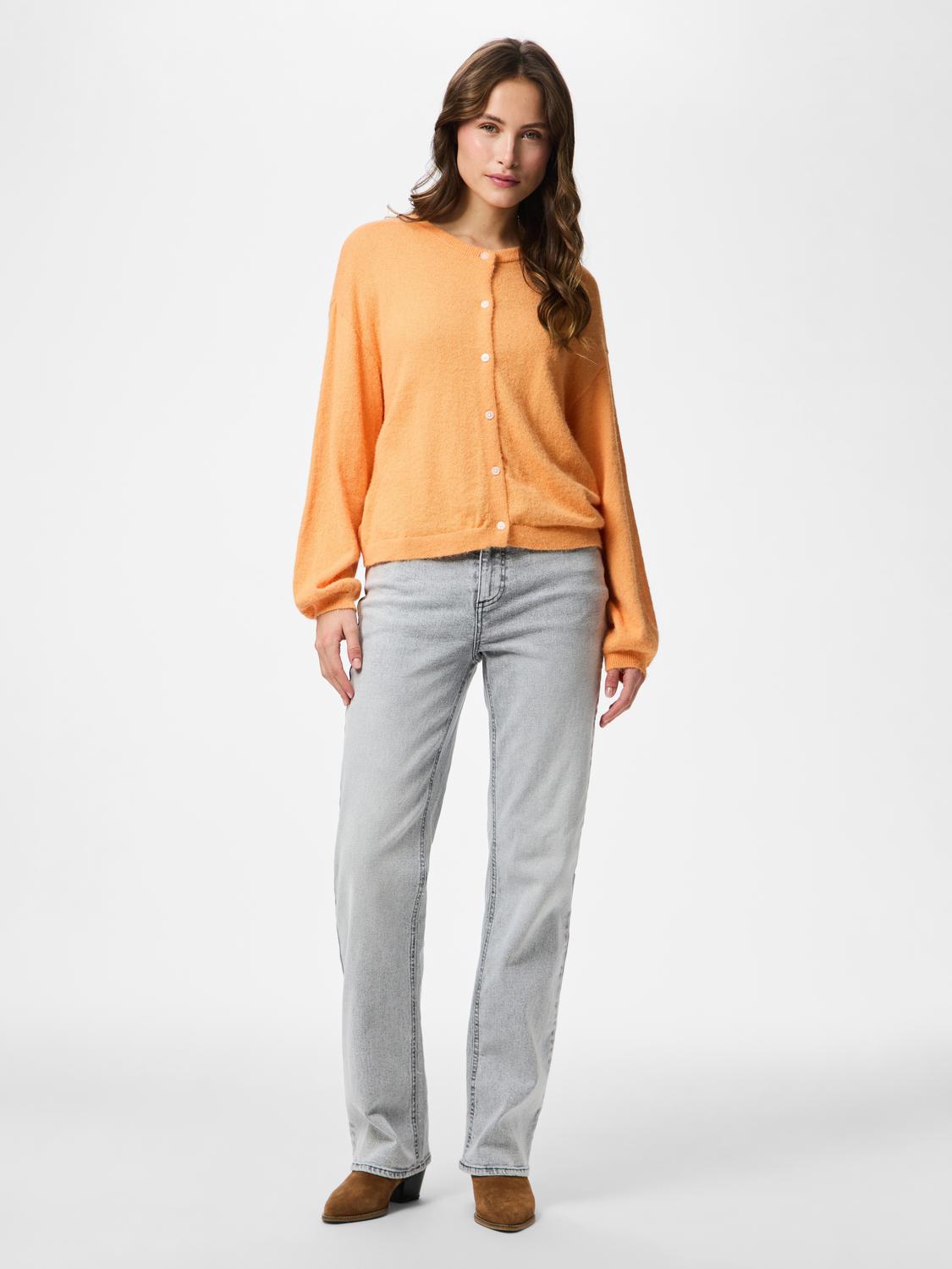 model_shot-front_full