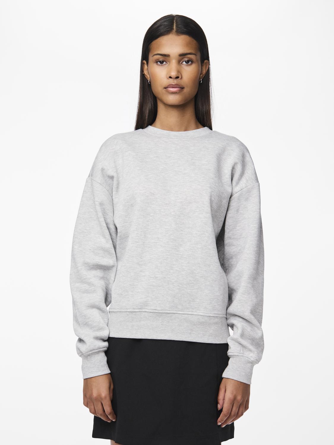 model_shot-front