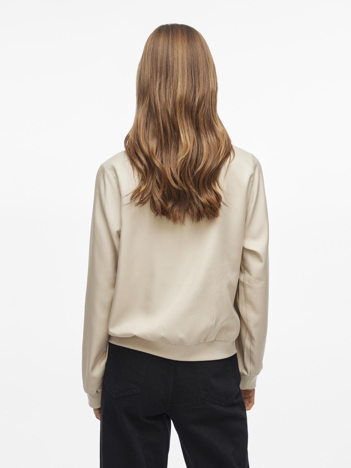 model_shot-back