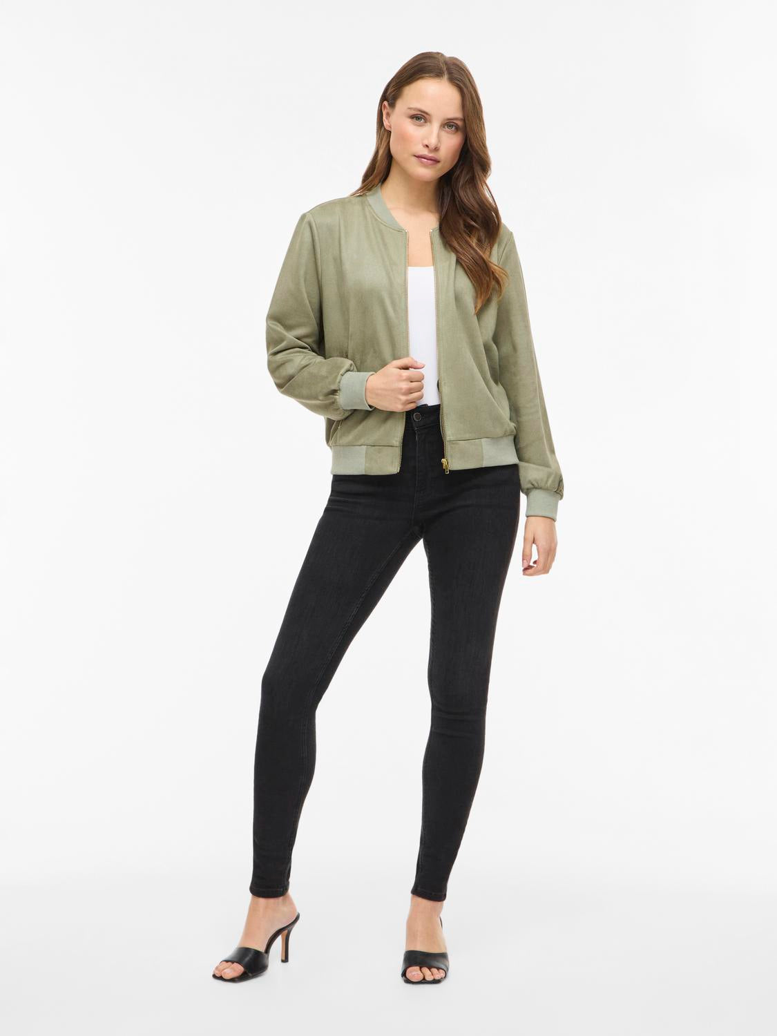 model_shot-front_full