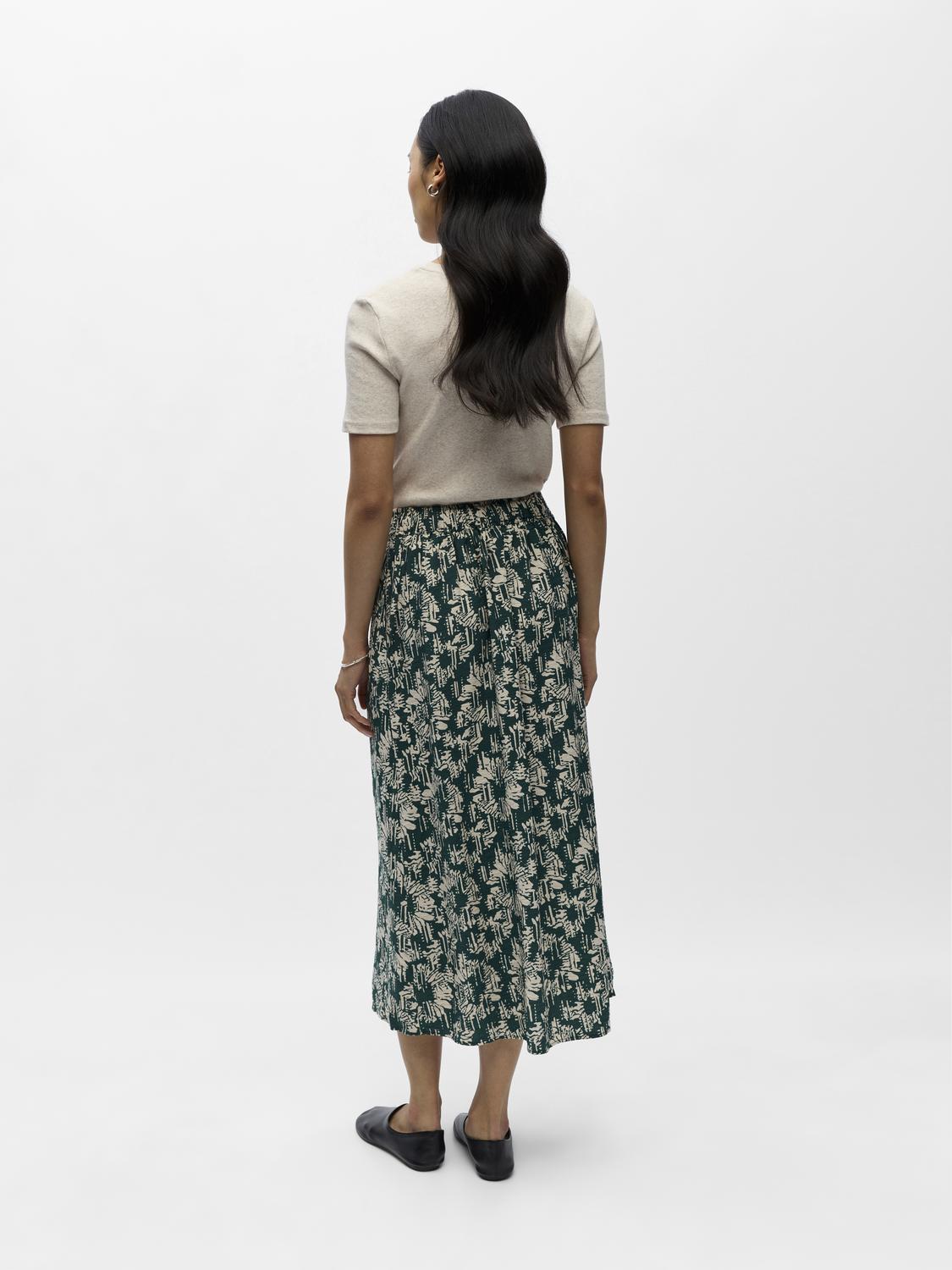 model_shot-back