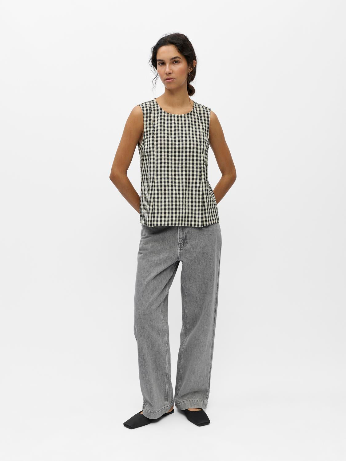model_shot-front_full