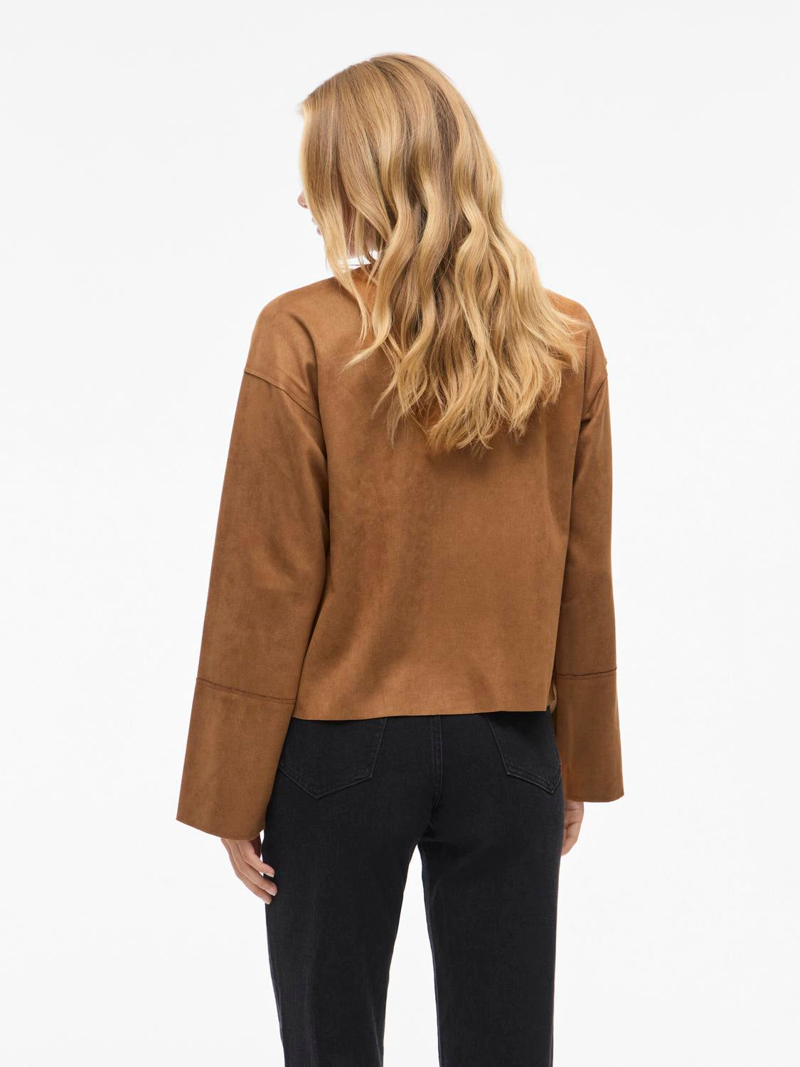 model_shot-back